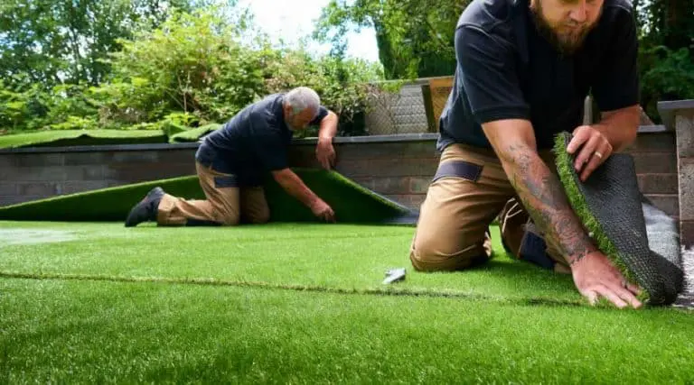 two-men-laying-artificial-grass-2021-768×427.jpg